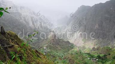 令人惊叹的山脊全景。 佛得角圣安涛岛上的Verdant Xo-Xo山谷。 4k视频